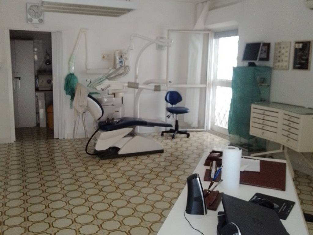 negozio in vendita a Sabaudia
