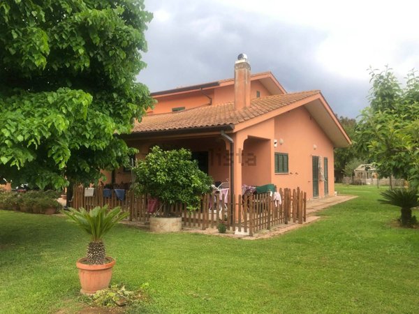 casa indipendente in vendita a Sabaudia