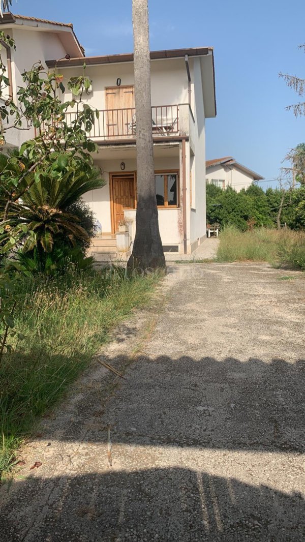 casa indipendente in vendita a Sabaudia