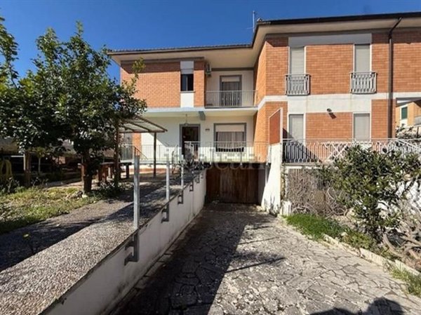 casa indipendente in vendita a Sabaudia