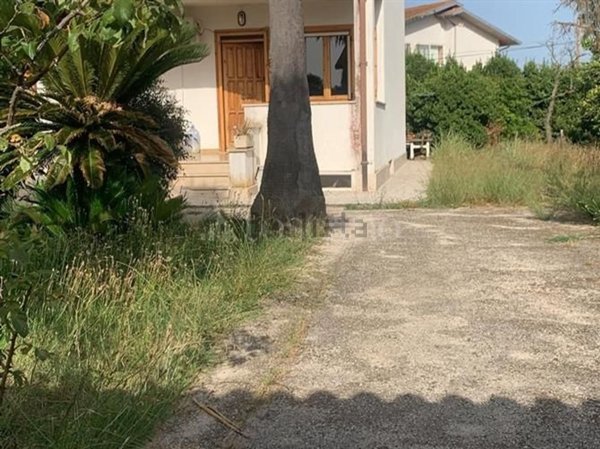casa indipendente in vendita a Sabaudia in zona Bella Farnia