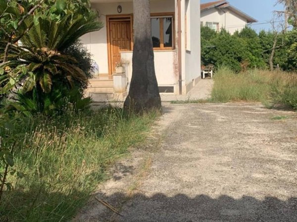 casa indipendente in vendita a Sabaudia in zona Bella Farnia