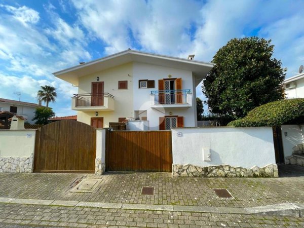 appartamento in vendita a Sabaudia in zona Sacramento