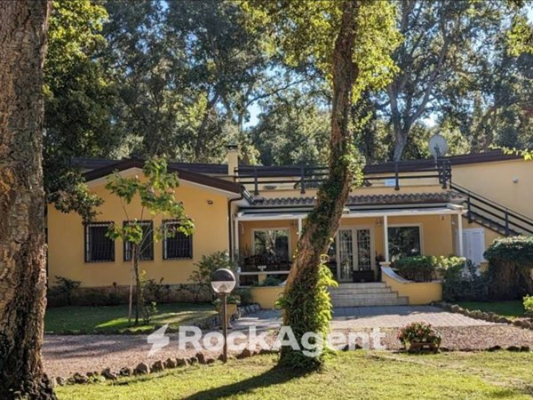 casa indipendente in vendita a Sabaudia in zona Baia d'Argento