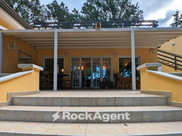 casa indipendente in vendita a Sabaudia in zona Baia d'Argento