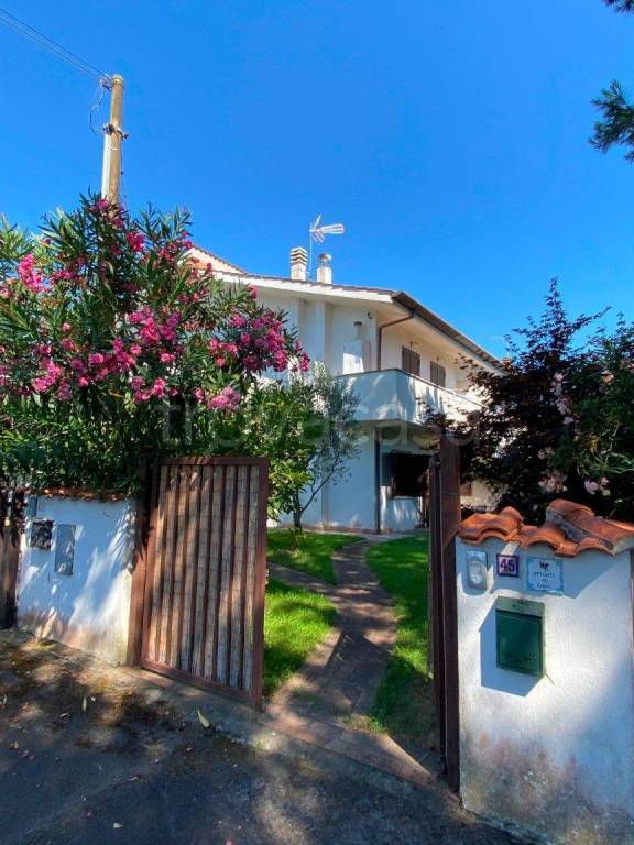 casa indipendente in vendita a Sabaudia in zona Bella Farnia