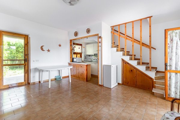 casa indipendente in vendita a Sabaudia in zona Bella Farnia