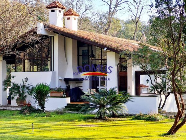 casa indipendente in vendita a Sabaudia in zona Baia d'Argento