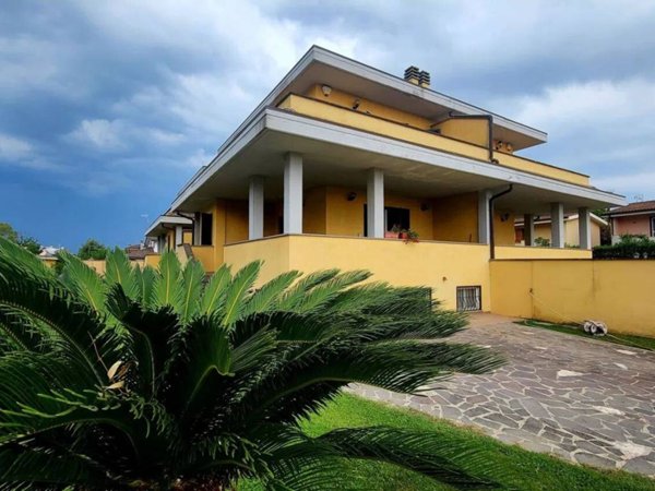 casa indipendente in vendita a Sabaudia