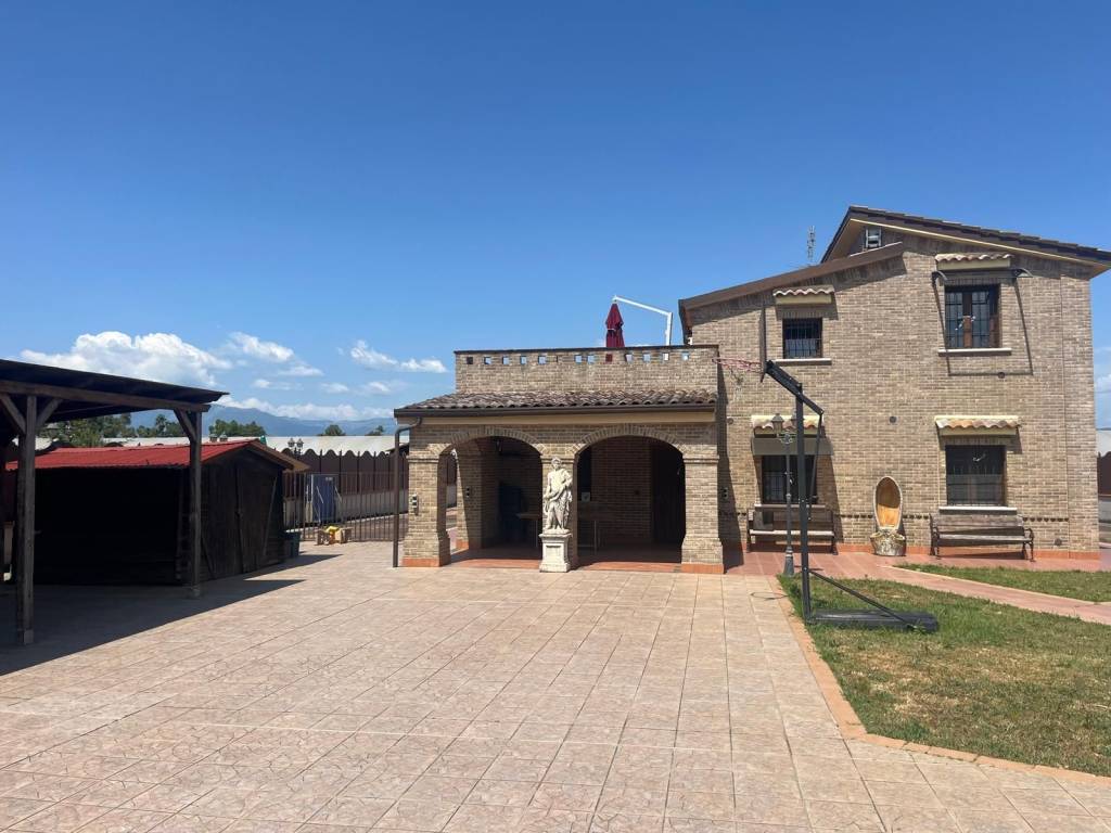 casa indipendente in vendita a Sabaudia