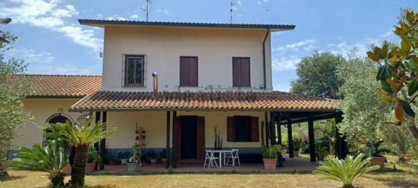 casa indipendente in vendita a Sabaudia