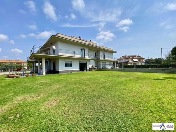 casa indipendente in vendita a Sabaudia