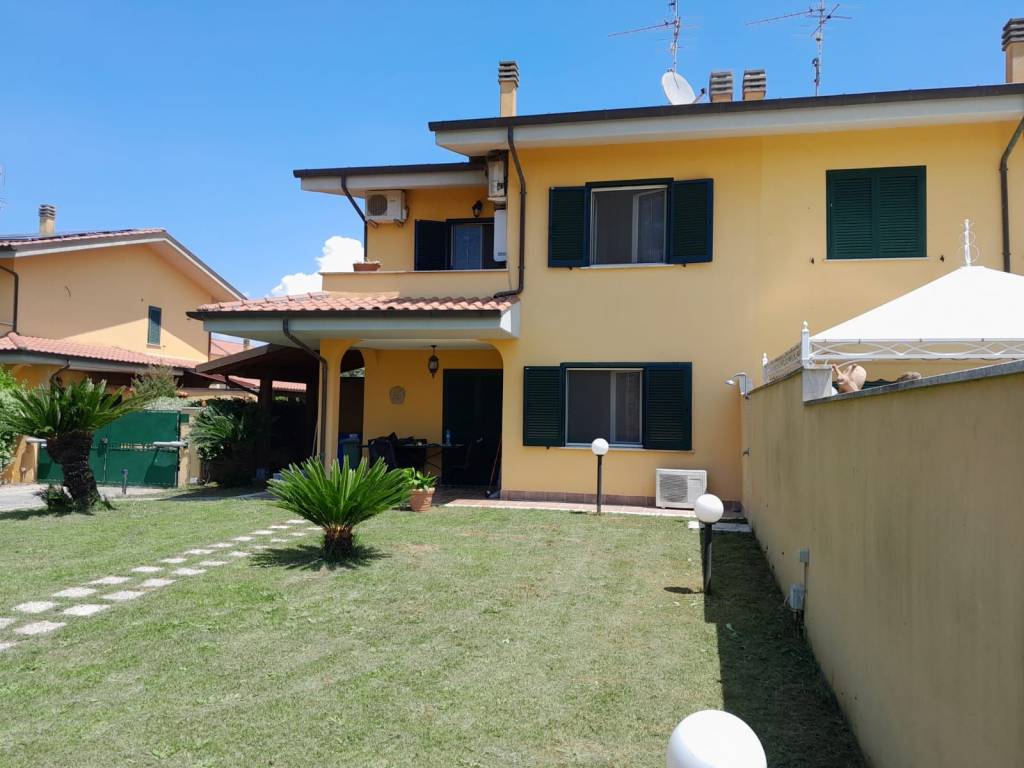 casa indipendente in vendita a Sabaudia