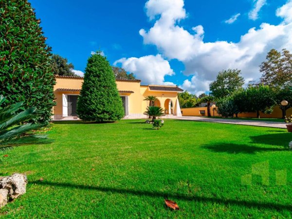 casa indipendente in vendita a Sabaudia in zona Molella