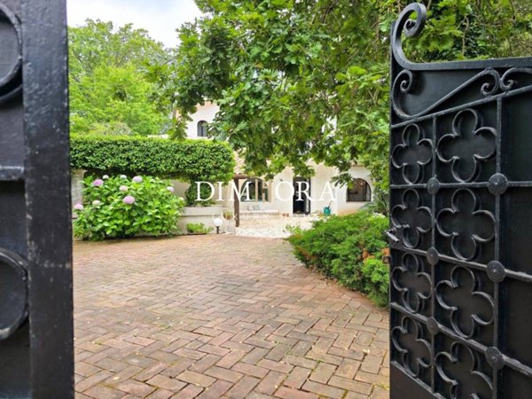 casa indipendente in vendita a Sabaudia in zona Baia d'Argento