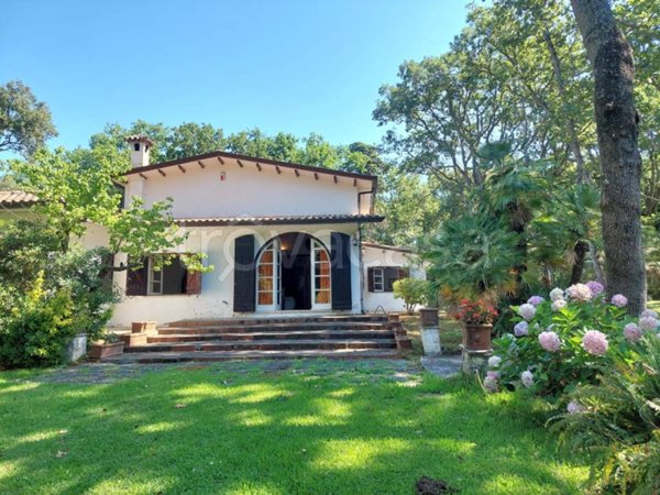 casa indipendente in vendita a Sabaudia in zona Baia d'Argento