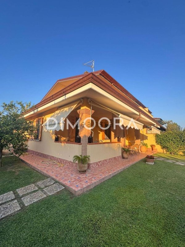 casa indipendente in vendita a Sabaudia in zona Bella Farnia