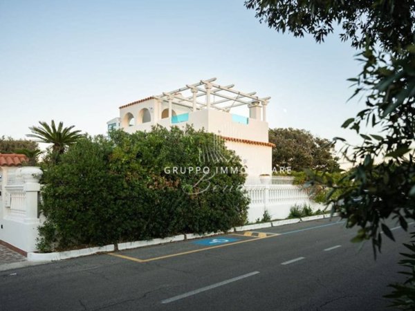 casa indipendente in vendita a Sabaudia