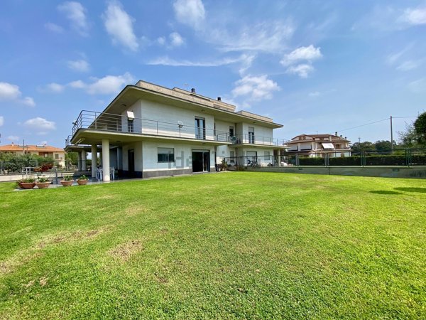 casa indipendente in vendita a Sabaudia