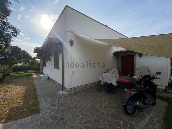 casa indipendente in vendita a Sabaudia in zona Molella