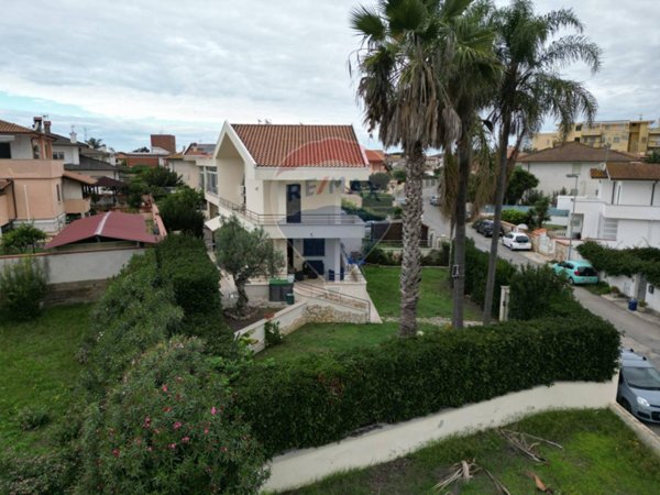 casa indipendente in vendita a Sabaudia