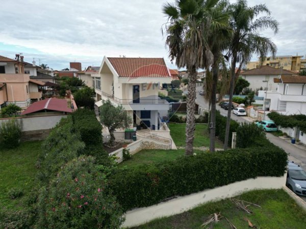 casa indipendente in vendita a Sabaudia