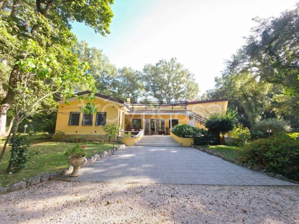 casa indipendente in vendita a Sabaudia in zona Baia d'Argento