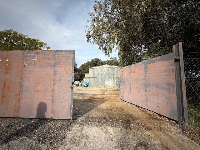 locale commerciale in vendita a Sabaudia