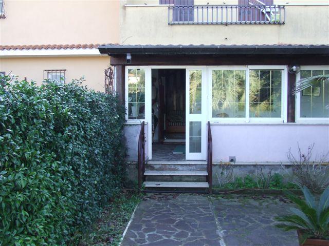 casa indipendente in vendita a Sabaudia in zona Baia d'Argento