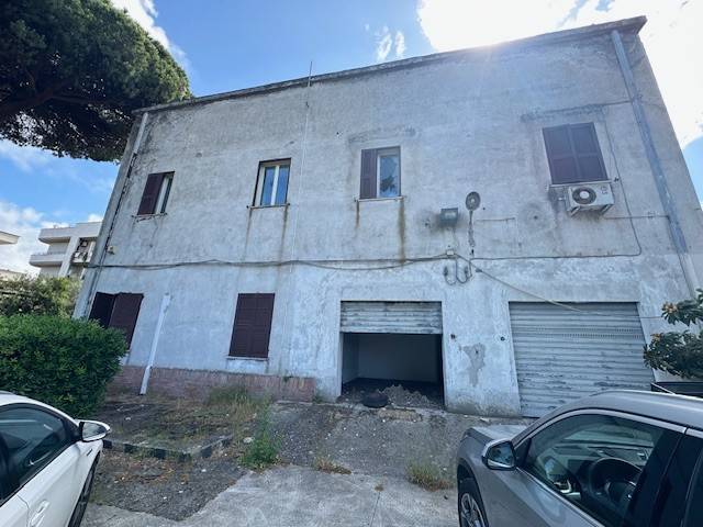 intera palazzina in vendita a Sabaudia