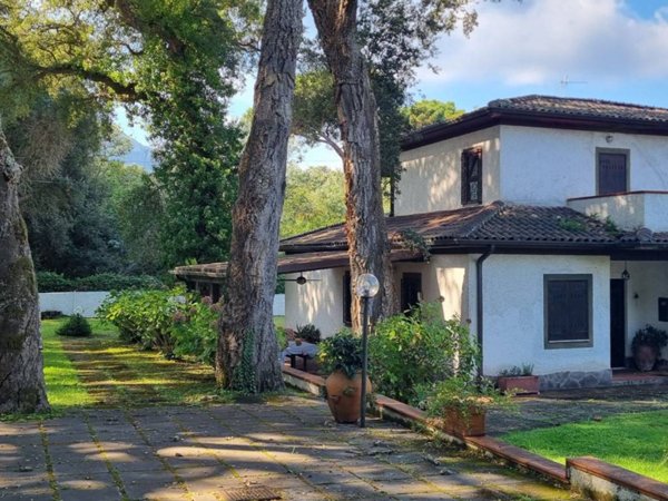 casa indipendente in vendita a Sabaudia in zona Baia d'Argento
