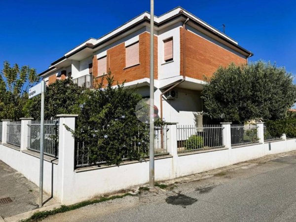 casa indipendente in vendita a Sabaudia