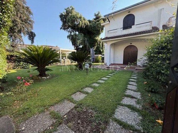 casa indipendente in vendita a Sabaudia