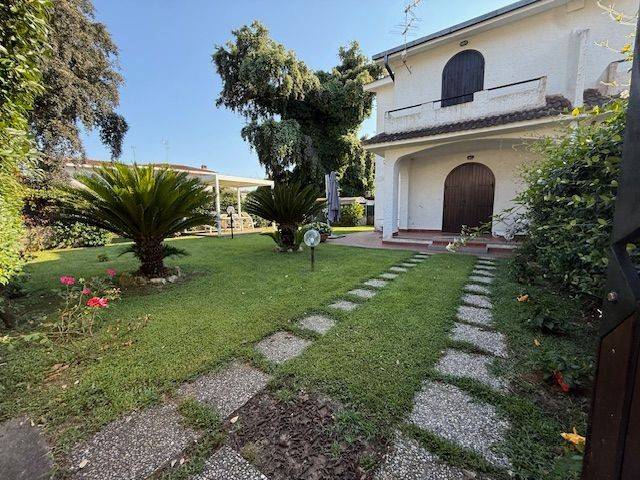 casa indipendente in vendita a Sabaudia