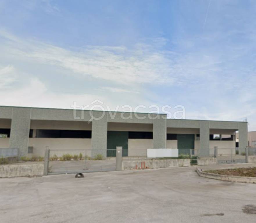 locale commerciale in vendita a Sabaudia