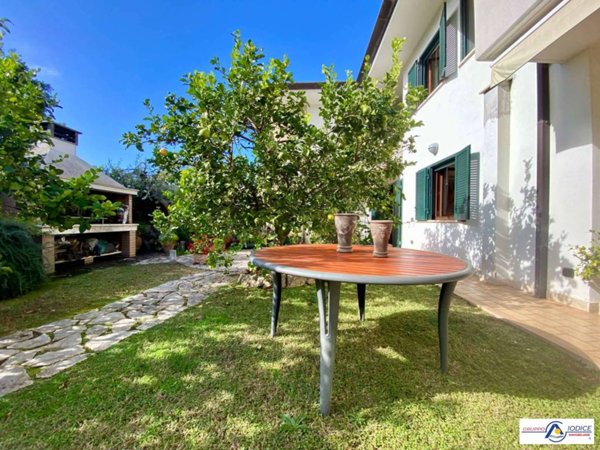 casa indipendente in vendita a Sabaudia