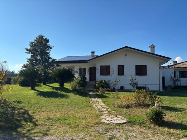 casa indipendente in vendita a Sabaudia in zona Borgo Vodice