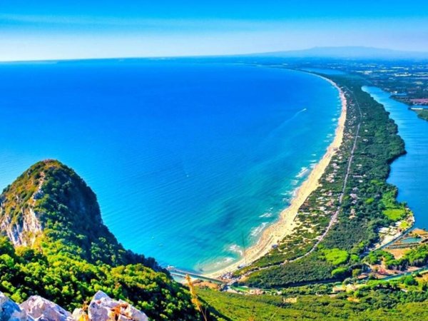 casa indipendente in vendita a Sabaudia in zona Baia d'Argento