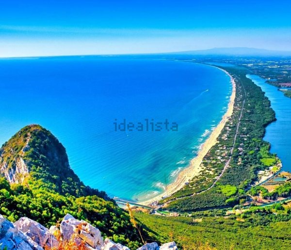 casa indipendente in vendita a Sabaudia in zona Baia d'Argento