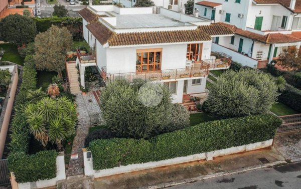 casa indipendente in vendita a Sabaudia