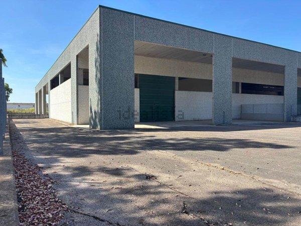 capannone in vendita a Sabaudia