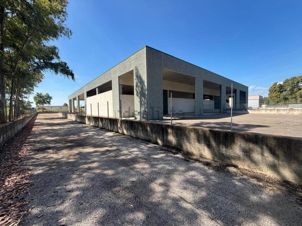 capannone in vendita a Sabaudia