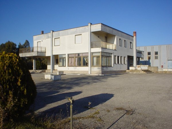 capannone in vendita a Sabaudia