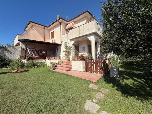 casa indipendente in vendita a Sabaudia