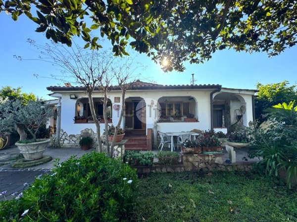 casa indipendente in vendita a Sabaudia