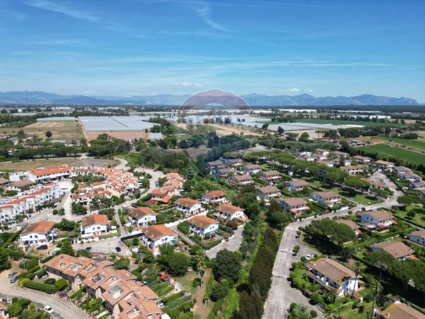 casa indipendente in vendita a Sabaudia in zona Bella Farnia