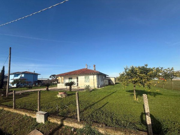 casa indipendente in vendita a Sabaudia