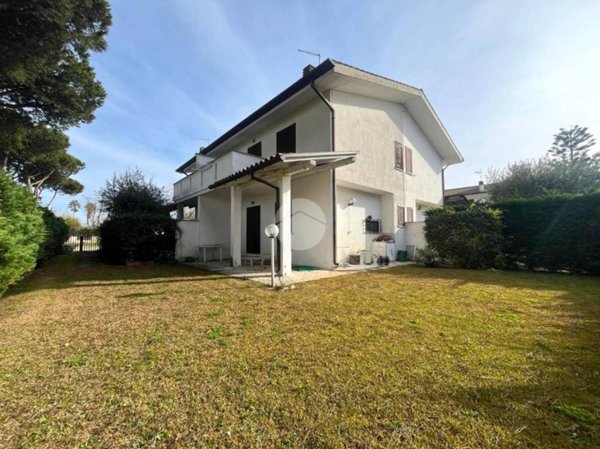 casa indipendente in vendita a Sabaudia in zona Bella Farnia