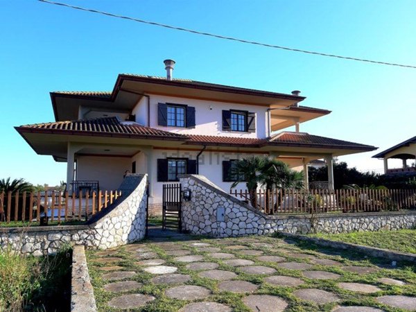 casa indipendente in vendita a Sabaudia