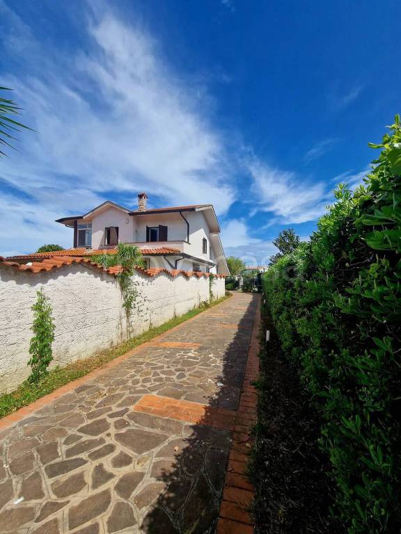 casa indipendente in vendita a Sabaudia